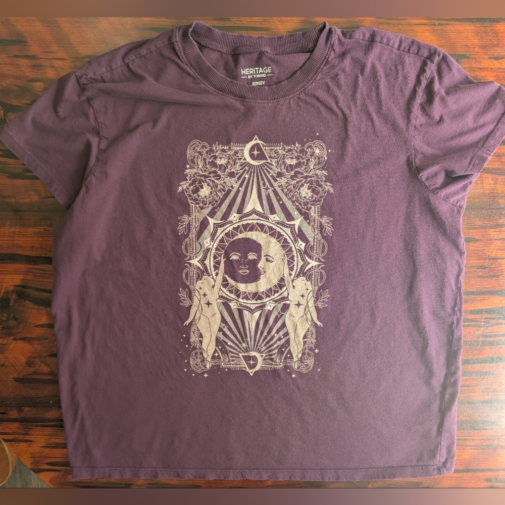 Torrid Heritage Size 00 Purple Graphic Short Sleeve Tee